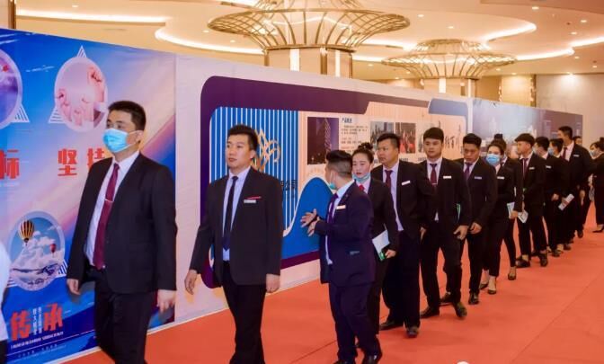华纳公司客服团队